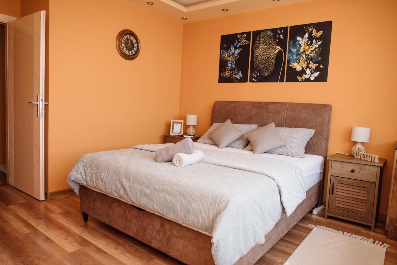 Ferienwohnung Lara Apartman Subotica Exterior foto
