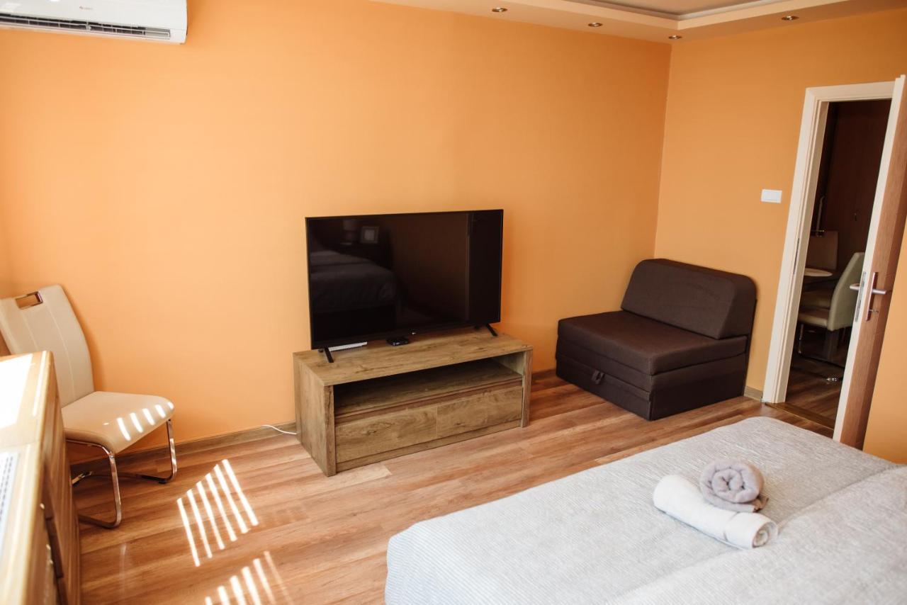 Ferienwohnung Lara Apartman Subotica Exterior foto